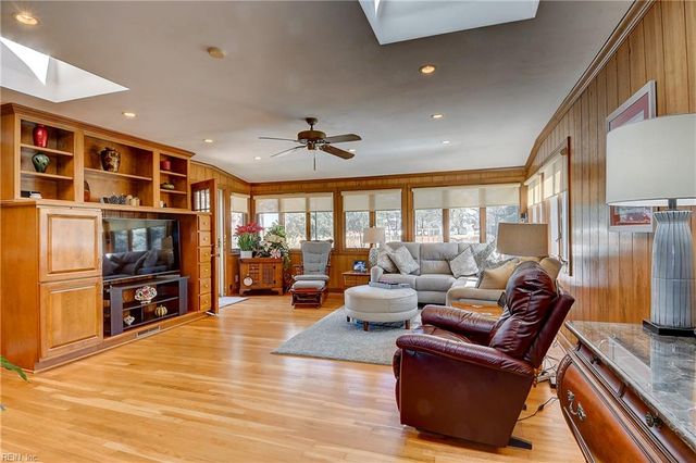 3317 Brookside LN, Portsmouth, VA 23703