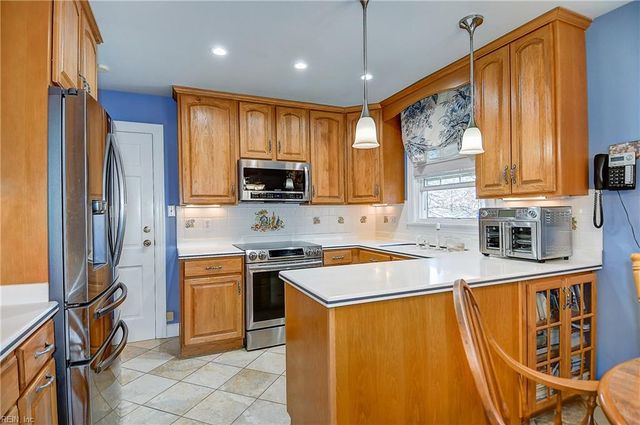 3317 Brookside LN, Portsmouth, VA 23703