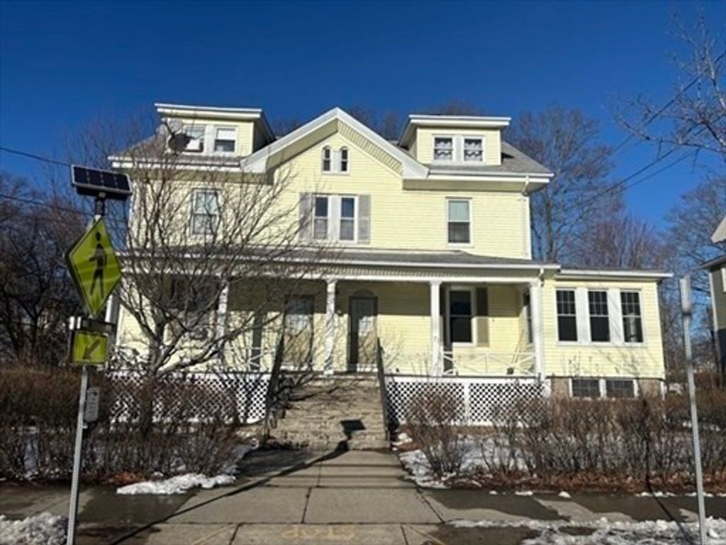 71 W Wyoming Ave 1, Melrose, MA 02176