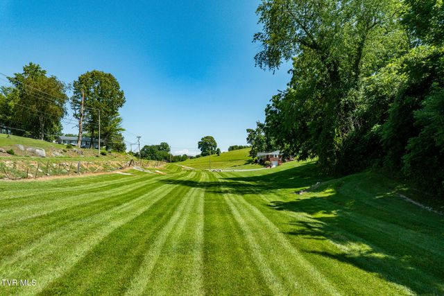 203 Douglas Shed Road, Johnson City, TN 37615