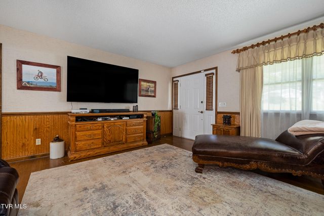 203 Douglas Shed Road, Johnson City, TN 37615