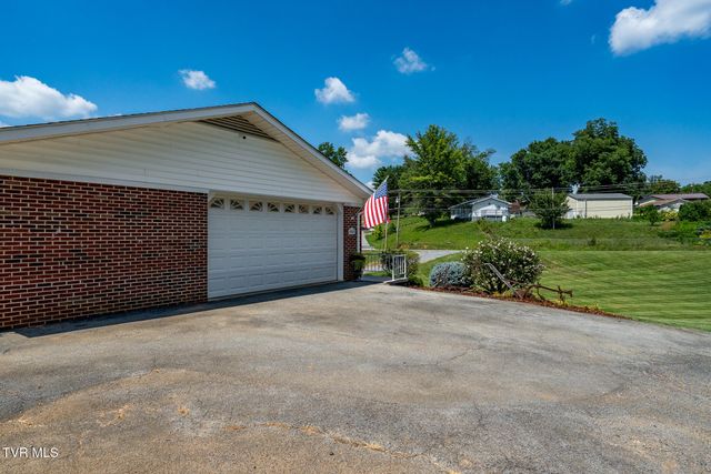 203 Douglas Shed Road, Johnson City, TN 37615