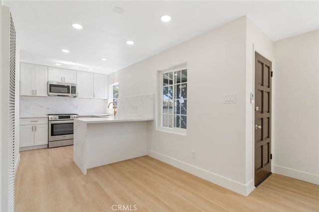 2521 W Stanford Street, Santa Ana, CA 92704