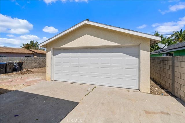 2521 W Stanford Street, Santa Ana, CA 92704