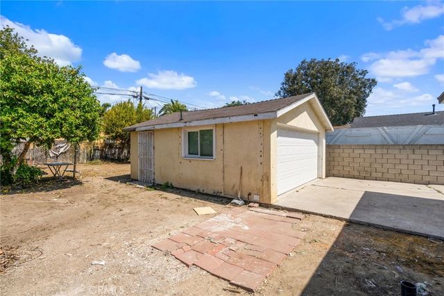 2521 W Stanford Street, Santa Ana, CA 92704