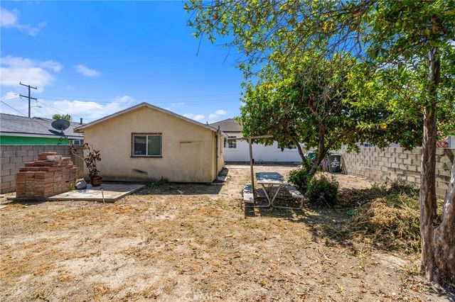 2521 W Stanford Street, Santa Ana, CA 92704