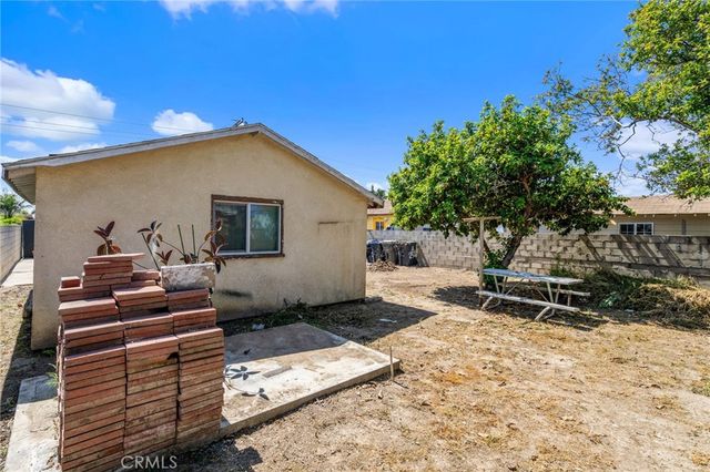 2521 W Stanford Street, Santa Ana, CA 92704