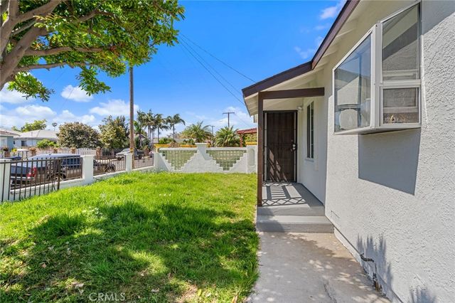 2521 W Stanford Street, Santa Ana, CA 92704