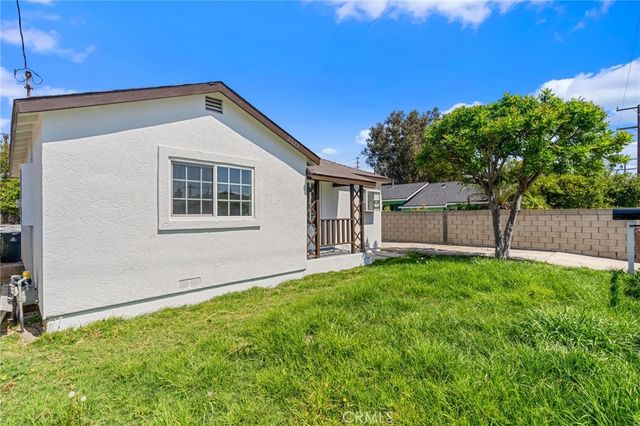 2521 W Stanford Street, Santa Ana, CA 92704