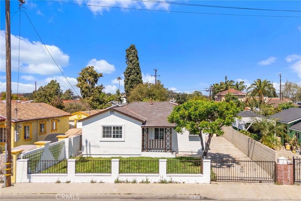 2521 W Stanford Street, Santa Ana, CA 92704