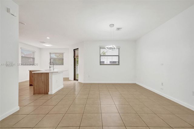 3504 W 94th St, Hialeah, FL 33018