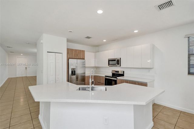 3504 W 94th St, Hialeah, FL 33018