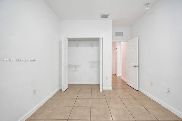 3504 W 94th St, Hialeah, FL 33018