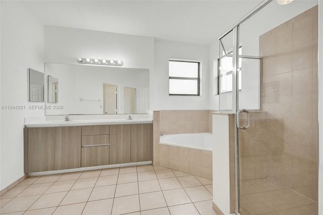 3504 W 94th St, Hialeah, FL 33018