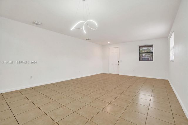 3504 W 94th St, Hialeah, FL 33018