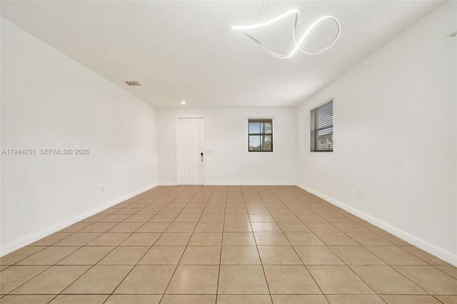 3504 W 94th St, Hialeah, FL 33018