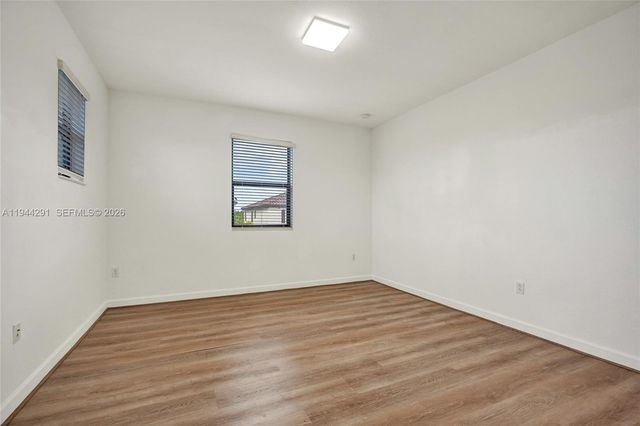 3504 W 94th St, Hialeah, FL 33018