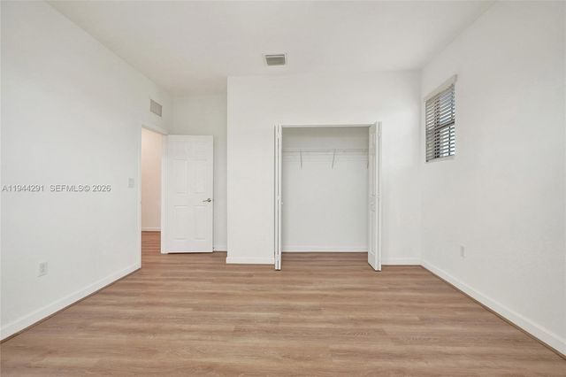 3504 W 94th St, Hialeah, FL 33018