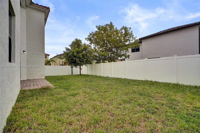 3504 W 94th St, Hialeah, FL 33018