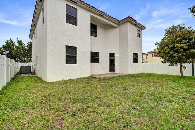 3504 W 94th St, Hialeah, FL 33018