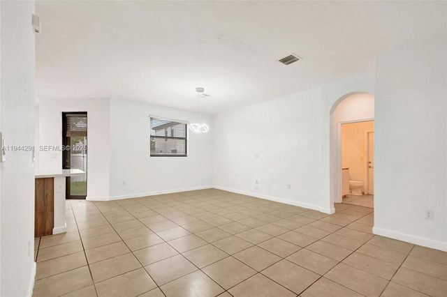 3504 W 94th St, Hialeah, FL 33018