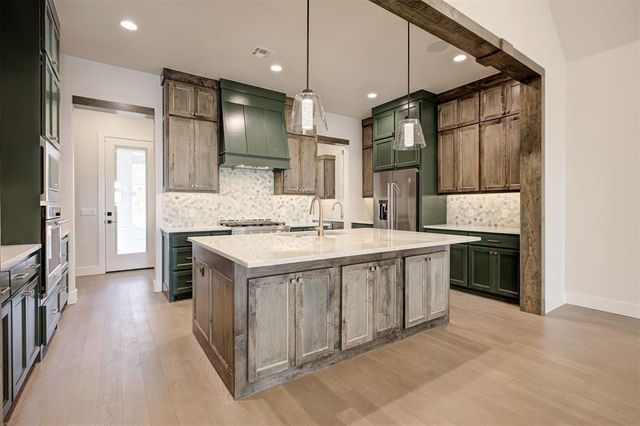 8001 Amber Ridge Drive, Edmond, OK 73034