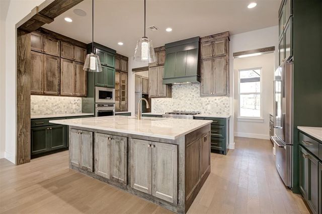 8001 Amber Ridge Drive, Edmond, OK 73034