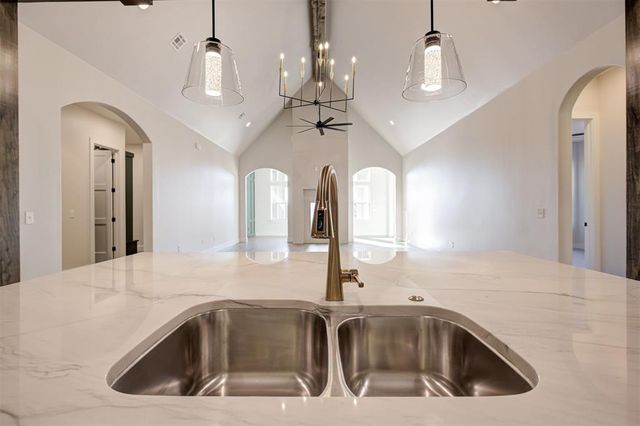 8001 Amber Ridge Drive, Edmond, OK 73034