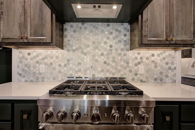 8001 Amber Ridge Drive, Edmond, OK 73034