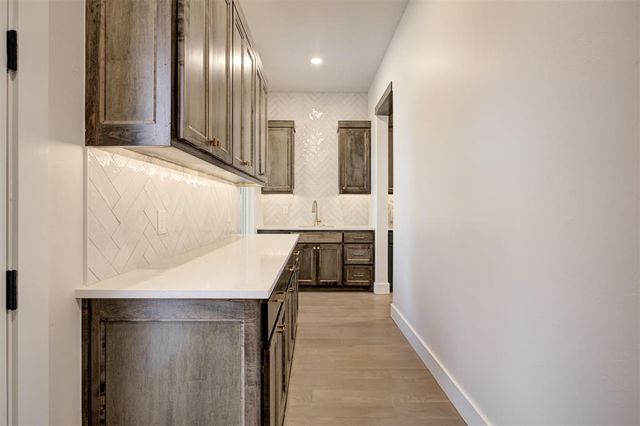 8001 Amber Ridge Drive, Edmond, OK 73034