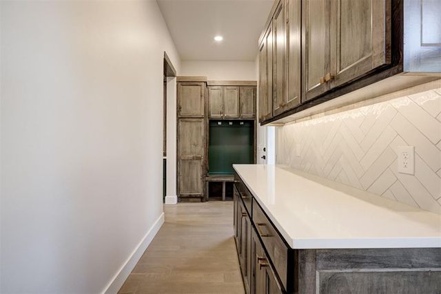 8001 Amber Ridge Drive, Edmond, OK 73034