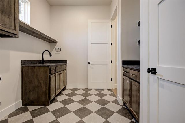 8001 Amber Ridge Drive, Edmond, OK 73034