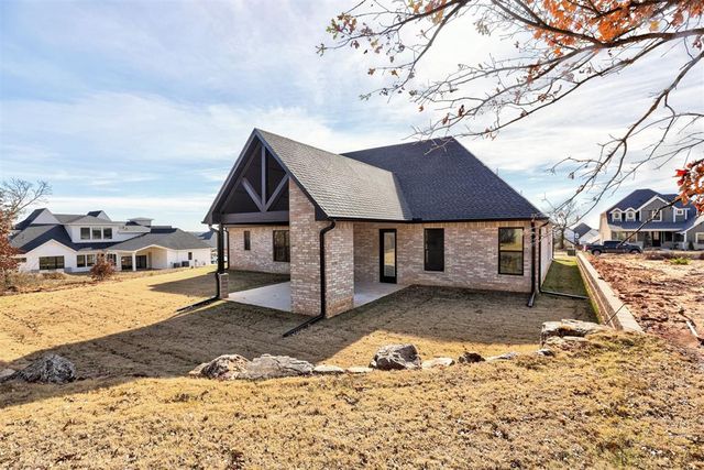 8001 Amber Ridge Drive, Edmond, OK 73034