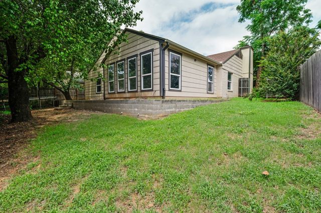 2325 Warwick Avenue, Grand Prairie, TX 75052