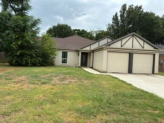 2325 Warwick Avenue, Grand Prairie, TX 75052