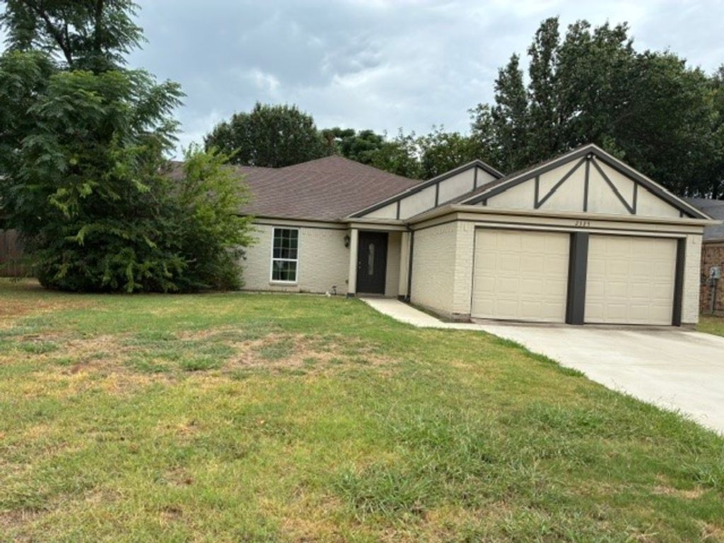 2325 Warwick Avenue, Grand Prairie, TX 75052