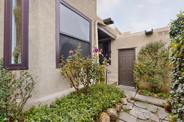 2961 Plaza Blanca, Santa Fe, NM 87507