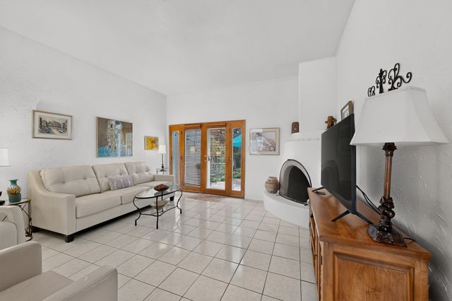 2961 Plaza Blanca, Santa Fe, NM 87507