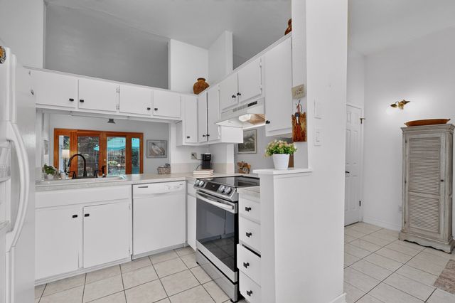 2961 Plaza Blanca, Santa Fe, NM 87507