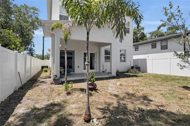 2404 CASSELL, Tampa, FL 33605