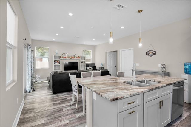 2404 CASSELL, Tampa, FL 33605
