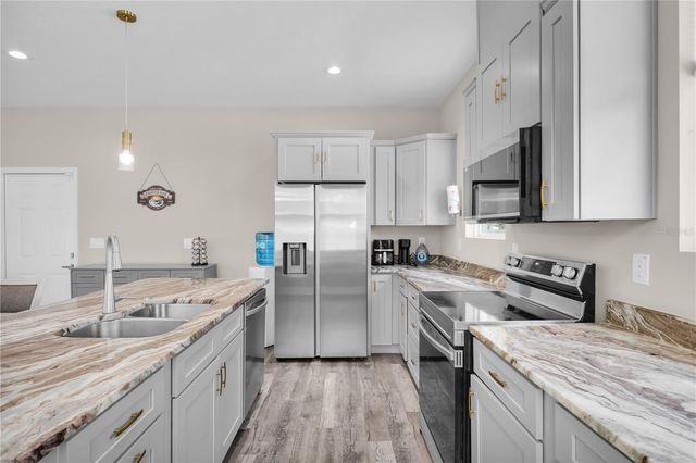 2404 CASSELL, Tampa, FL 33605