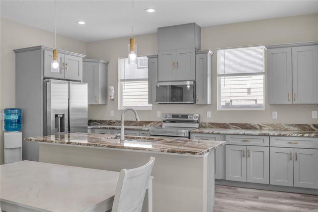 2404 CASSELL, Tampa, FL 33605