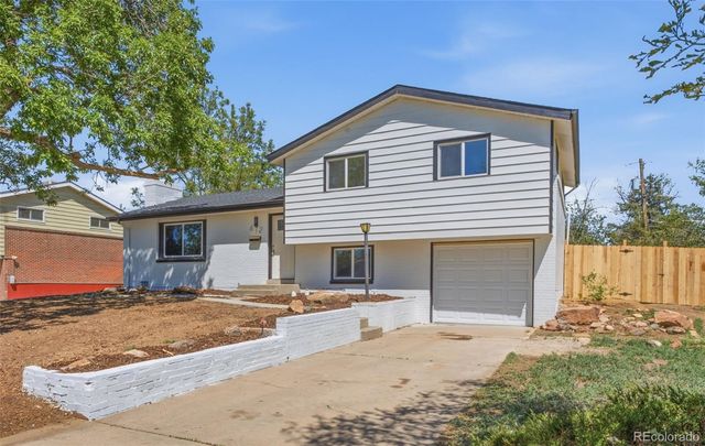 672 Elkhart Street, Aurora, CO 80011