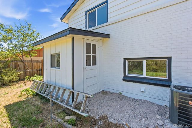 672 Elkhart Street, Aurora, CO 80011