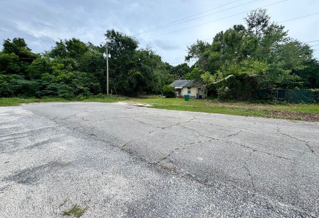 1918 Pass Road, Gulfport, MS 39501