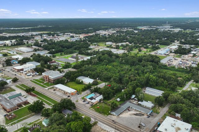 1918 Pass Road, Gulfport, MS 39501