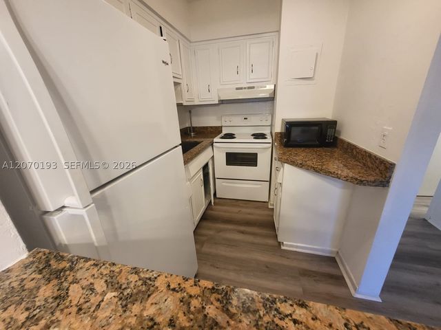 600 Layne Blvd 118, Hallandale Beach, FL 33009