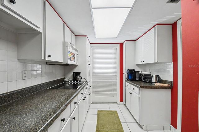 100 GLENNES LANE 204, Dunedin, FL 34698