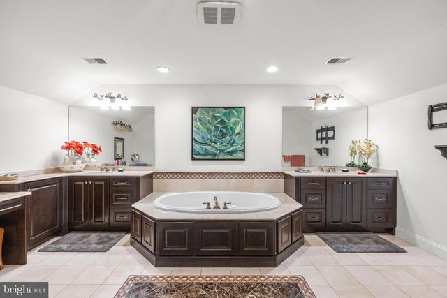 1936 LENAPE RD, West Chester, PA 19382